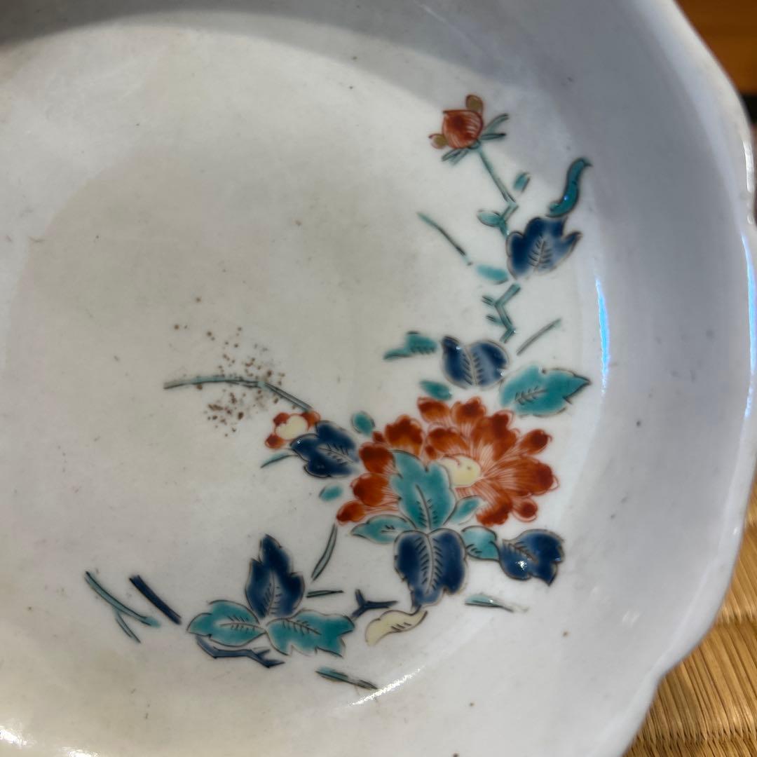 脚付き花陶器皿