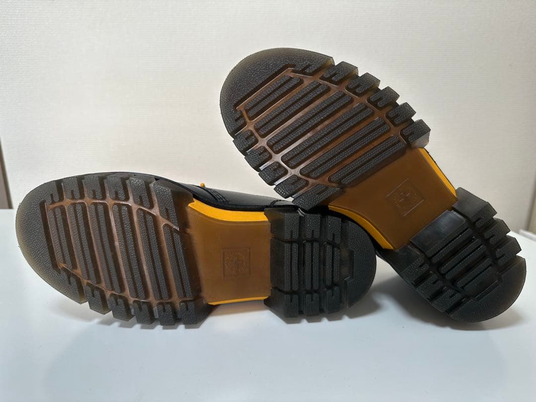 Dr. Martens ブラックレザー厚底シューズ