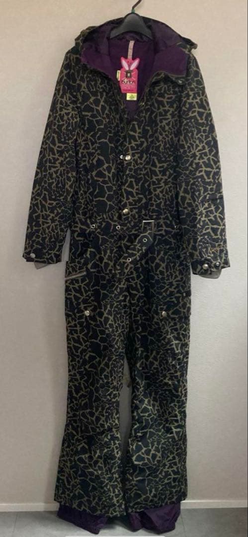 バートン　アニマル柄つなぎジャンプスーツ