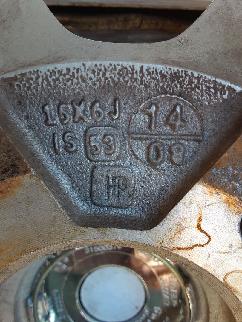 【最終価格】15インチ 　スタッドレスタイヤ&アルミホイールセット　4本