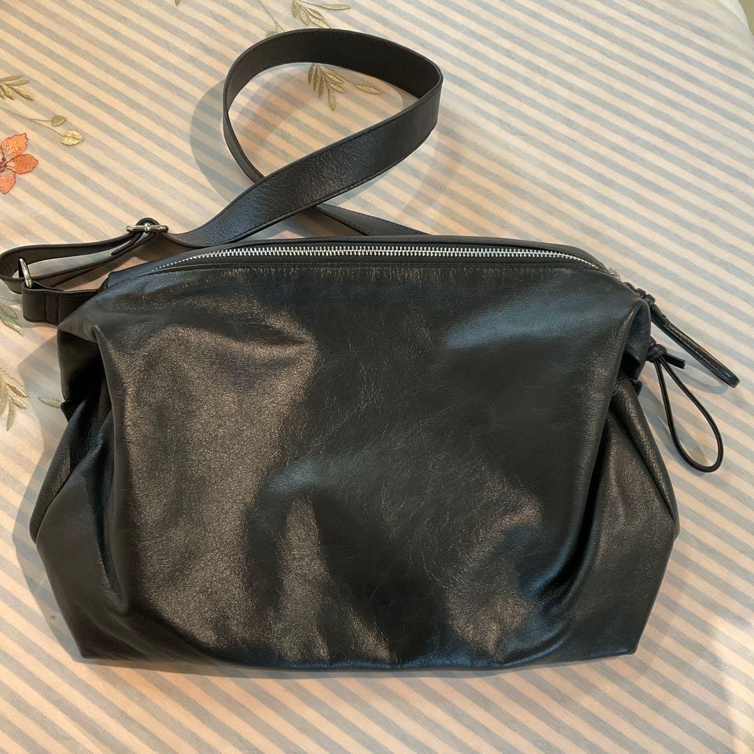 BEARDSLEY 牛皮ボディバッグ