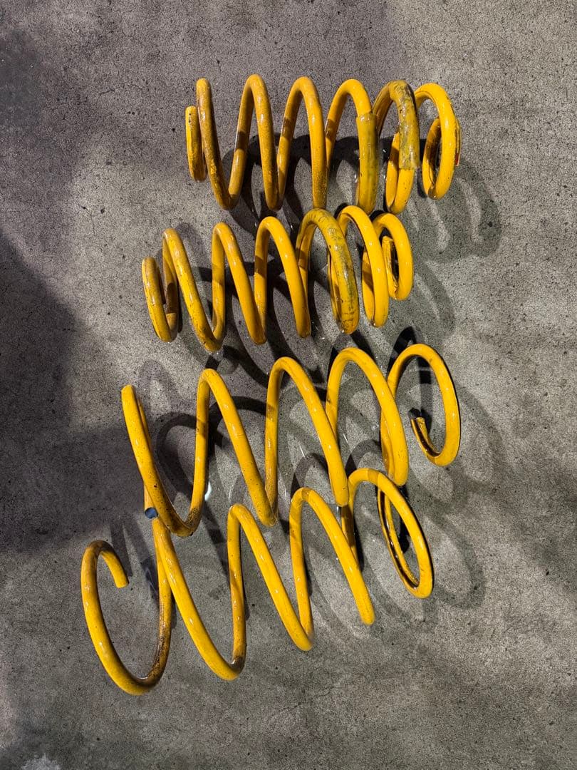 80系ノア　ヴォクシー エスクァイア モデリスタ　ダウンサス　スプリング