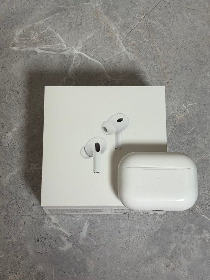 AirPods Pro2 第2世代　本体 新品充電コード、イヤーピース付き
