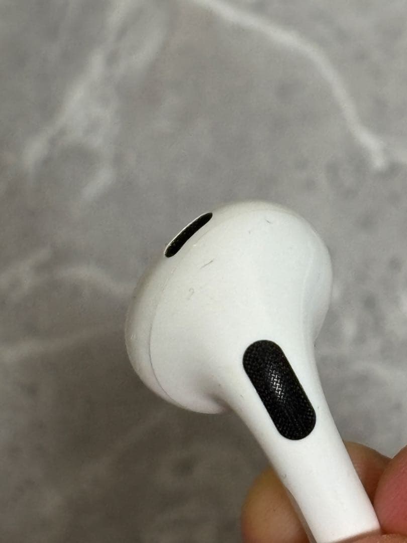 AirPods Pro2 第2世代　本体 新品充電コード、イヤーピース付き