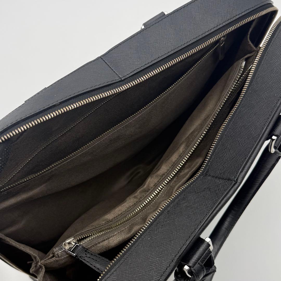 ペッレモルビダ キャピターノ ブリーフケース エンボスレザー A4 ブラック