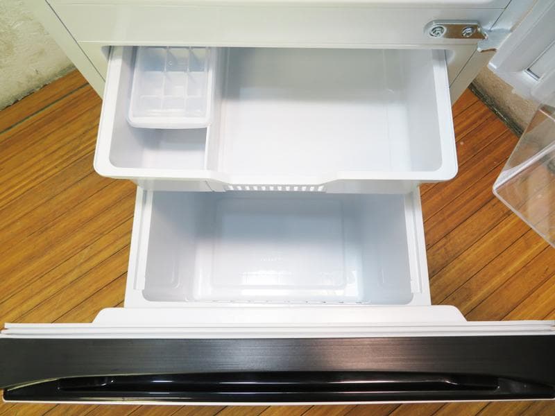 2ドア冷蔵庫 135L 2024年製 静音設計 耐熱テーブル JL08