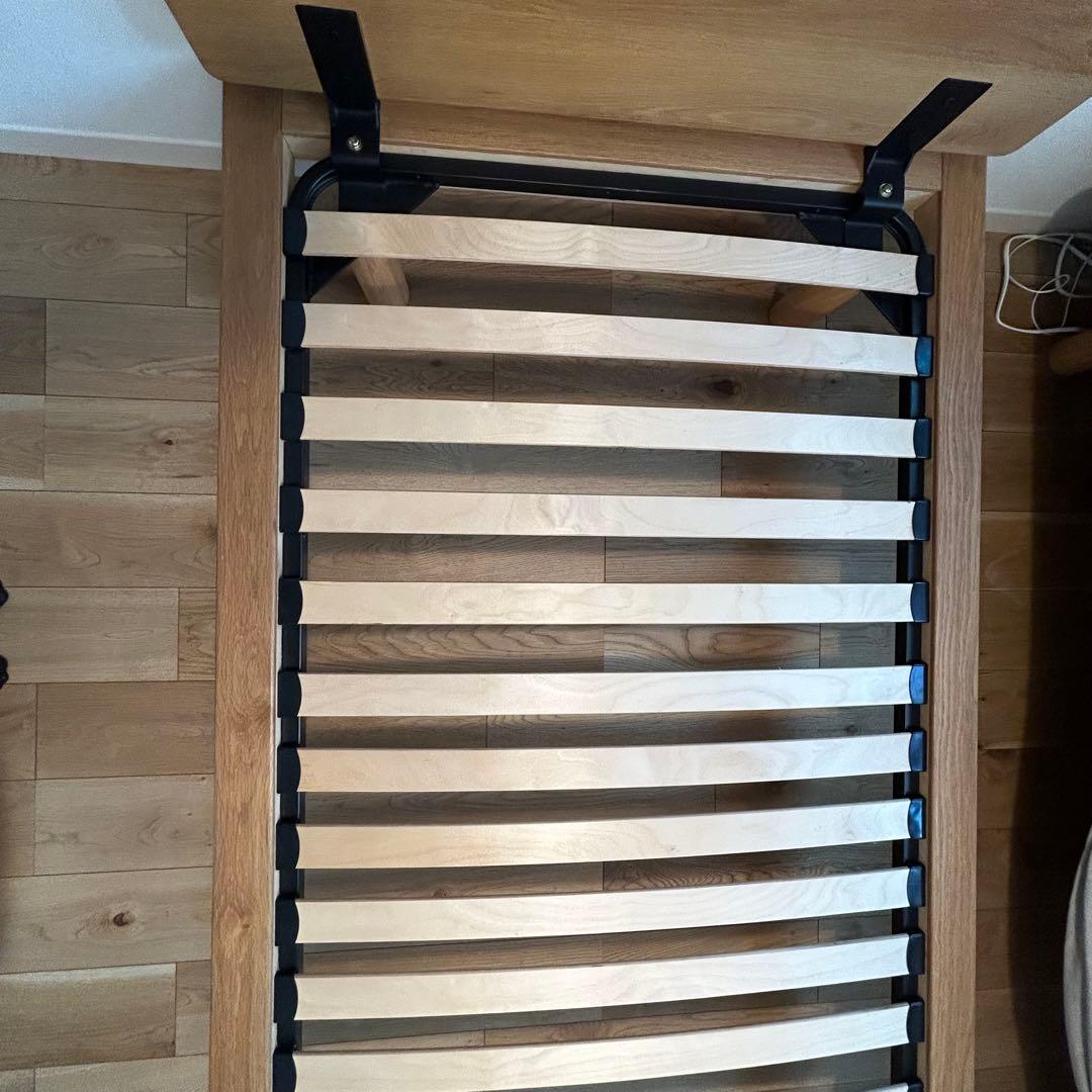 無印良品　木製ベッドフレーム シングル　オーク　脚付　ヘッドボード付　(左)