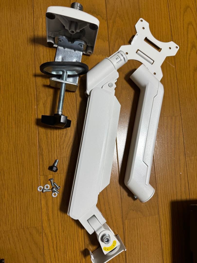 4kモニターとモニターアーム