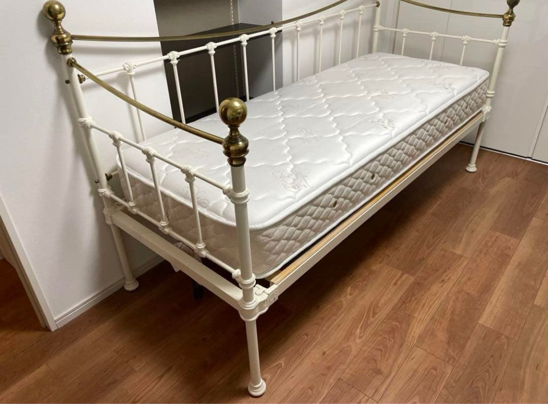 【本物】 アンティーク 家具 アイアンベッド セミシングル 日本ベッドマットレス