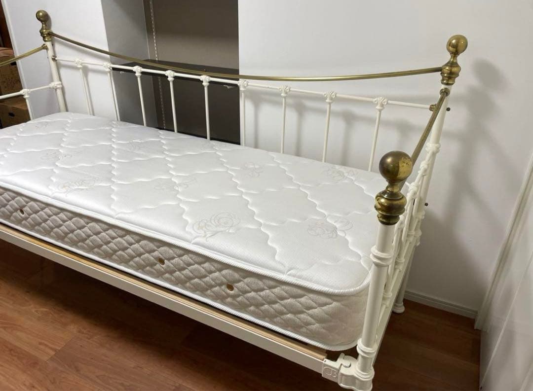 【本物】 アンティーク 家具 アイアンベッド セミシングル 日本ベッドマットレス