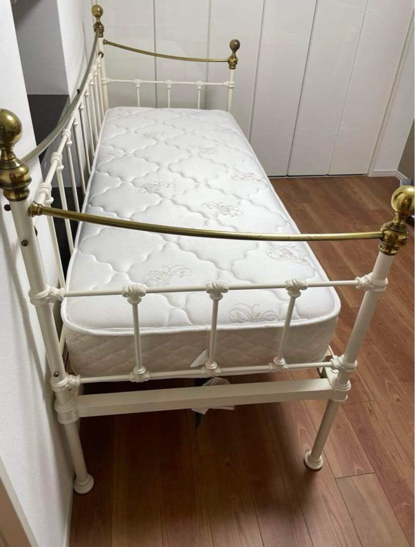 【本物】 アンティーク 家具 アイアンベッド セミシングル 日本ベッドマットレス