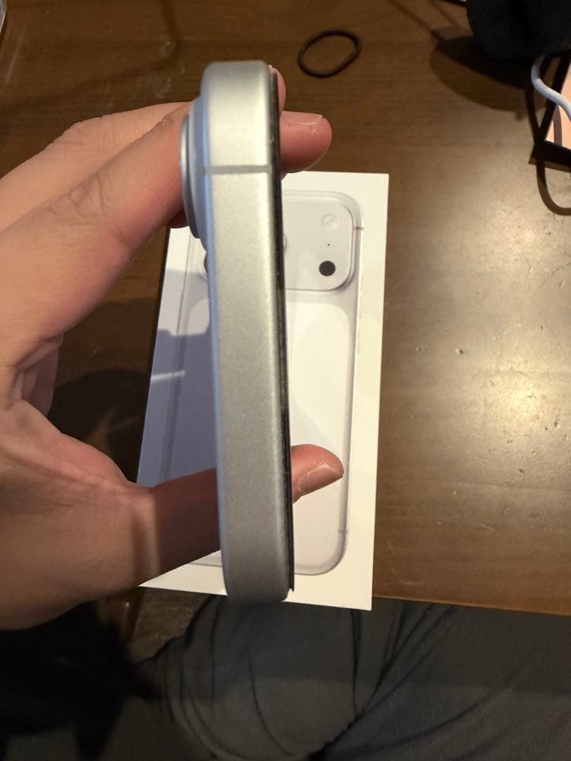 iPhone 17 ホワイト