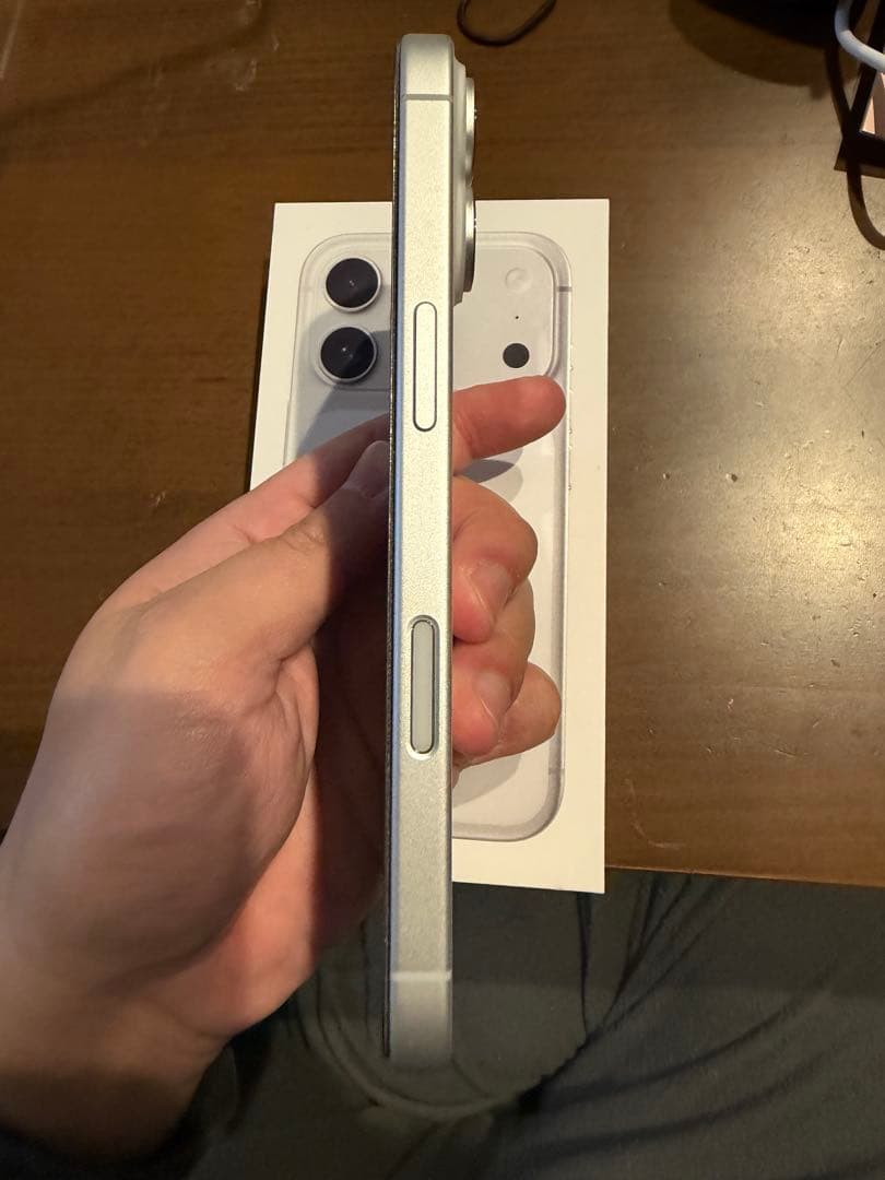 iPhone 17 ホワイト