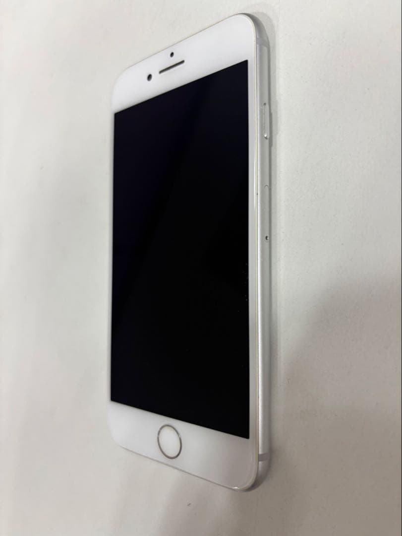 iPhone 8 本体 64GB