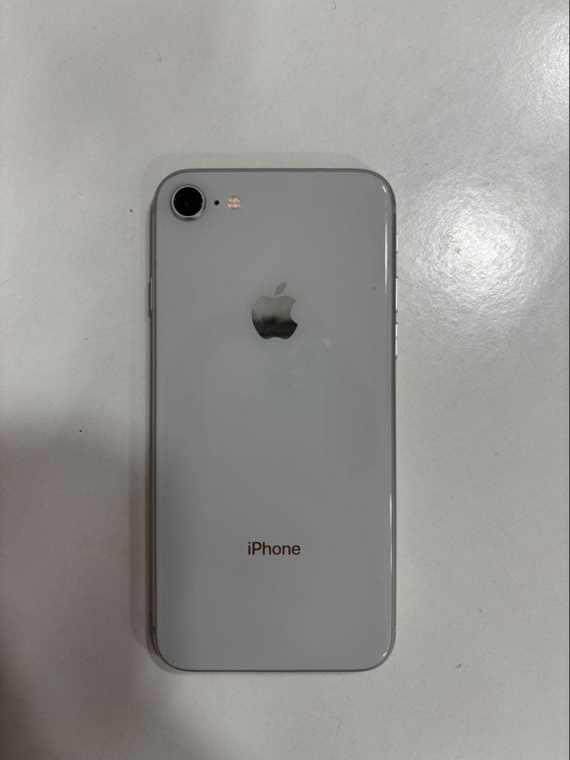 iPhone 8 本体 64GB