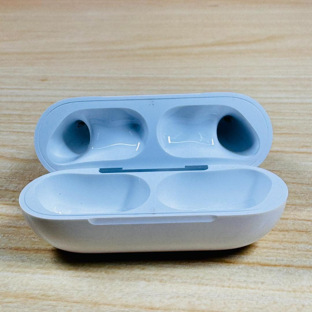 561 Apple AirPods Pro 第3世代 MFHP4J/A