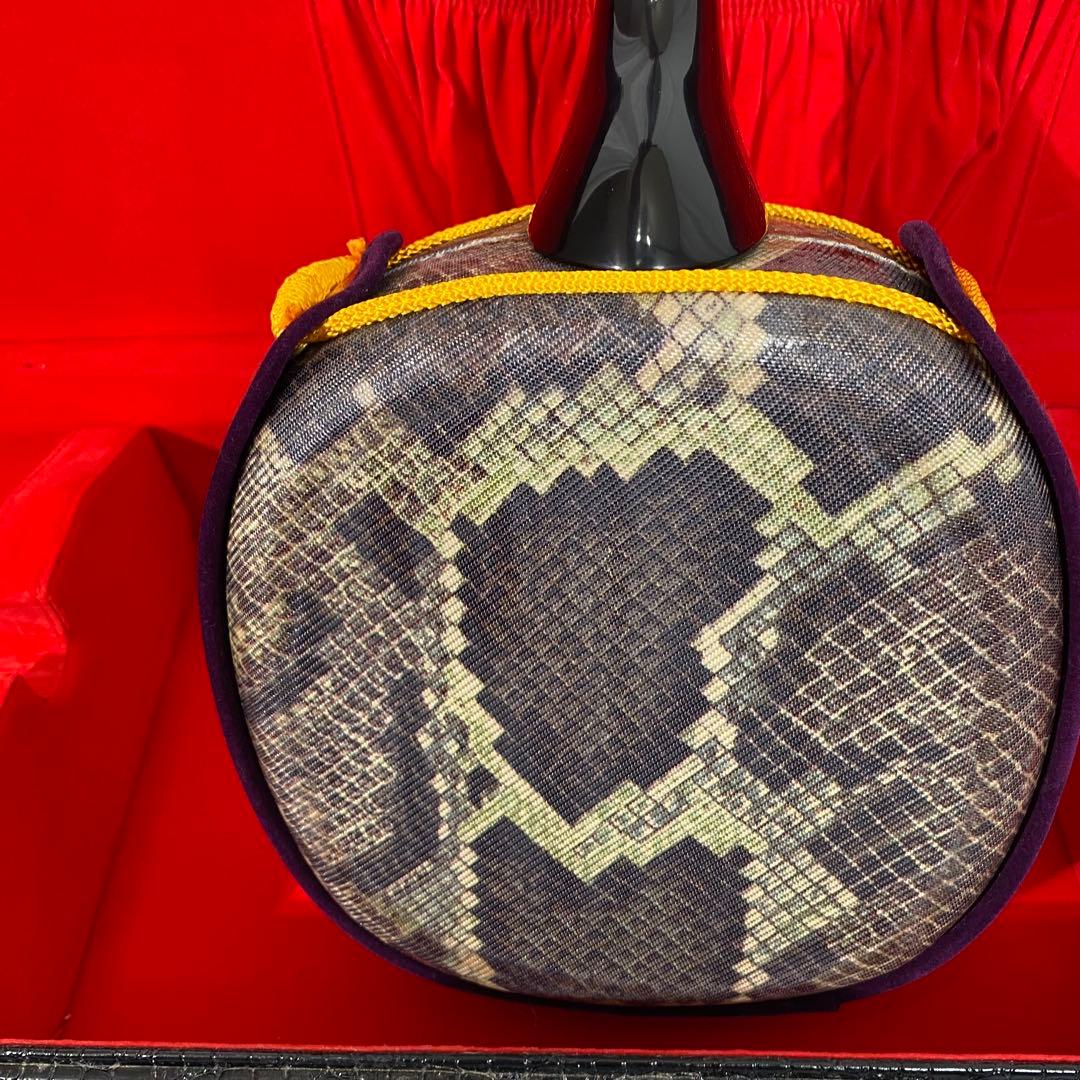 【美品】沖縄三線 三味線 人工革 合皮 ヘビ柄　ハードケース付 民族楽器 弦楽器