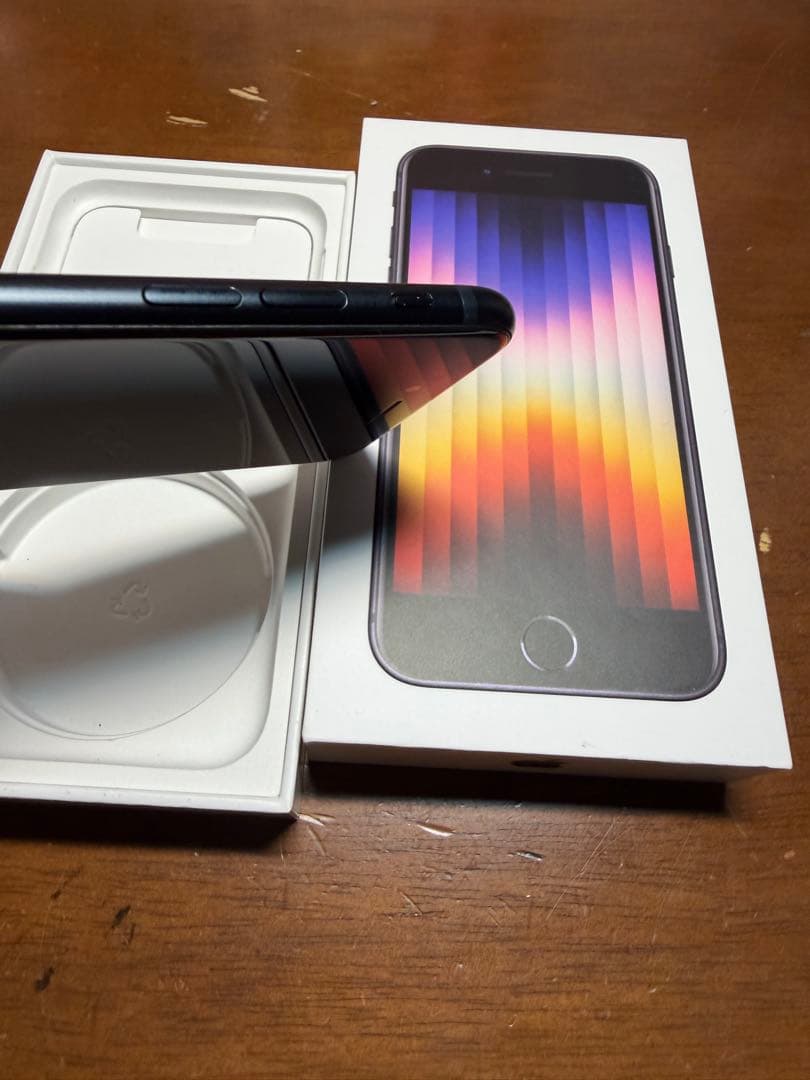 iPhoneSE第3世代　64GB 本体　バッテリー88%