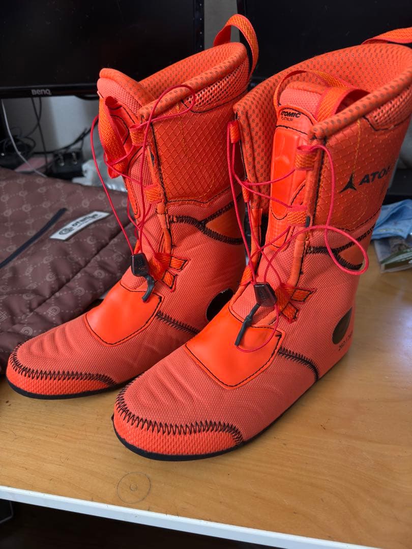 う*ち様 ATOMIC カーボンBACKLAND スキー用ブーツ 黒/オレンジ