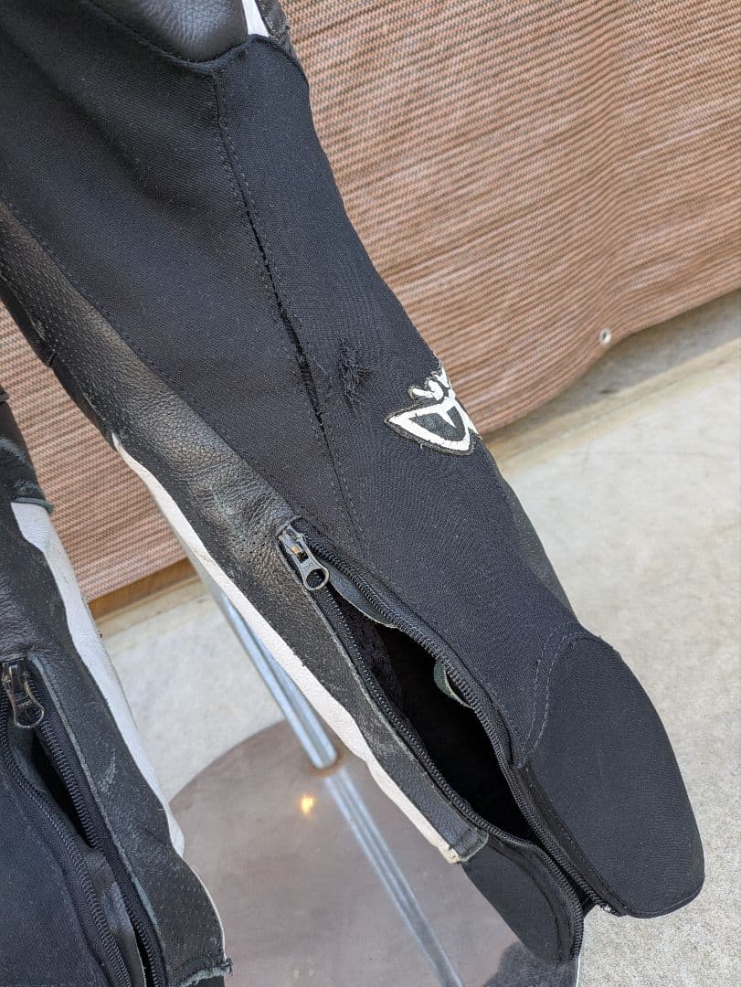 なべライダー様BERIK 2.0 ブラック/ホワイト革ツナギ