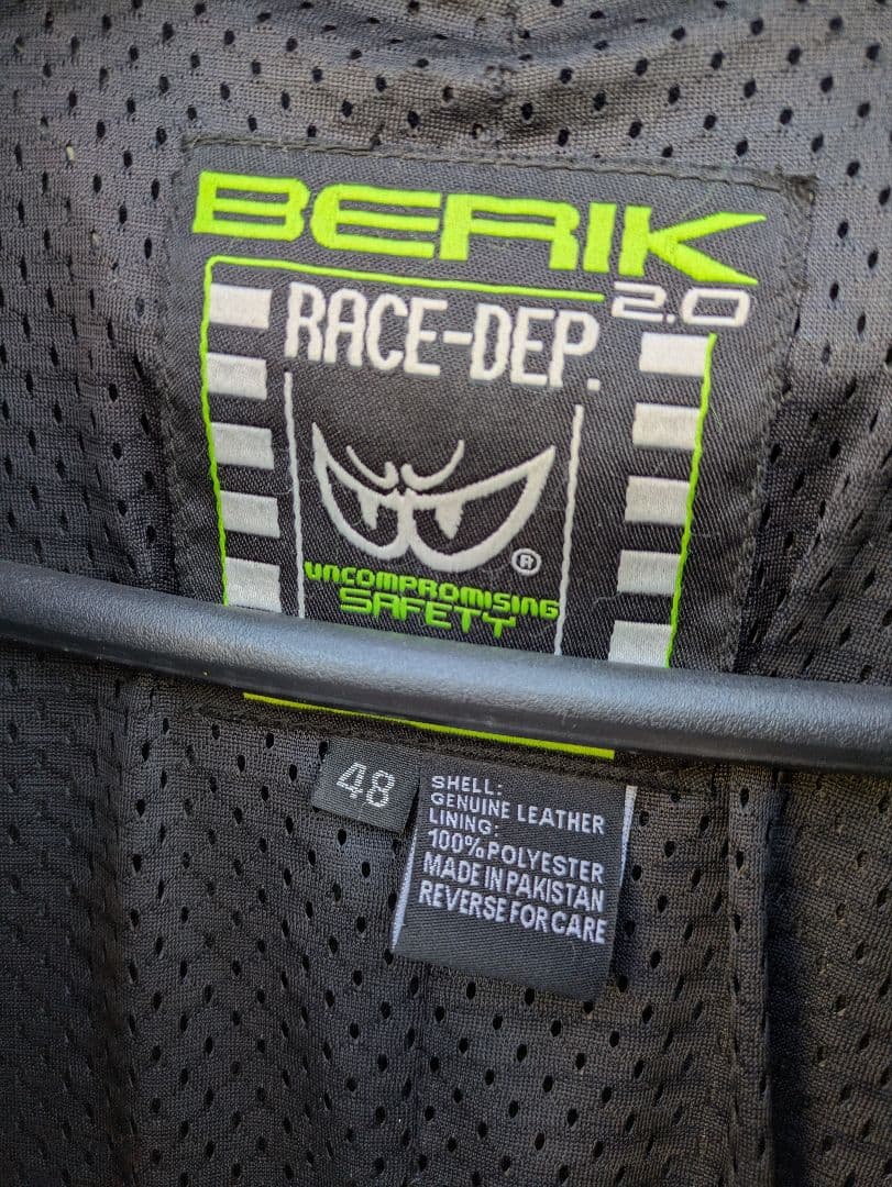 なべライダー様BERIK 2.0 ブラック/ホワイト革ツナギ