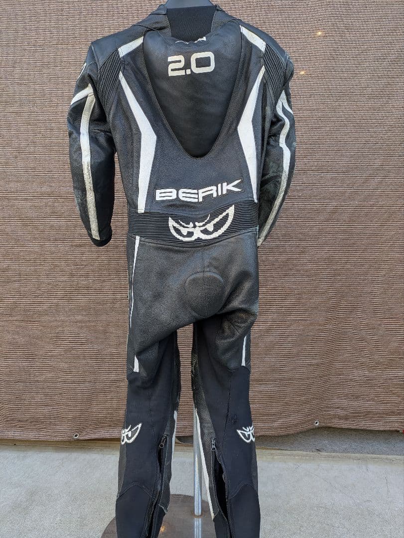 なべライダー様BERIK 2.0 ブラック/ホワイト革ツナギ