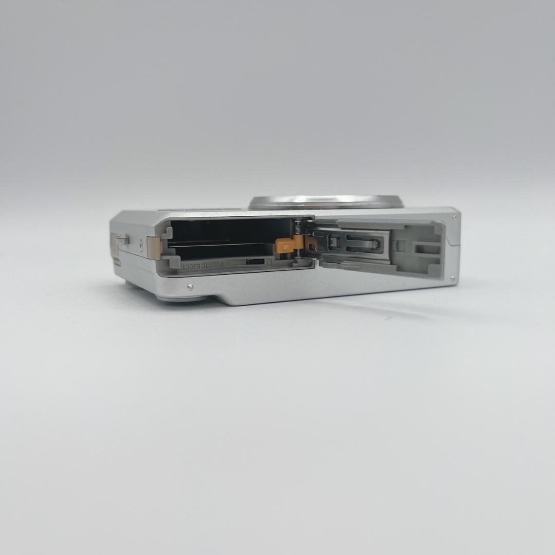 ✨人気✨FUJIFILM FINEPIX J150w バッテリー２個　コンデジ