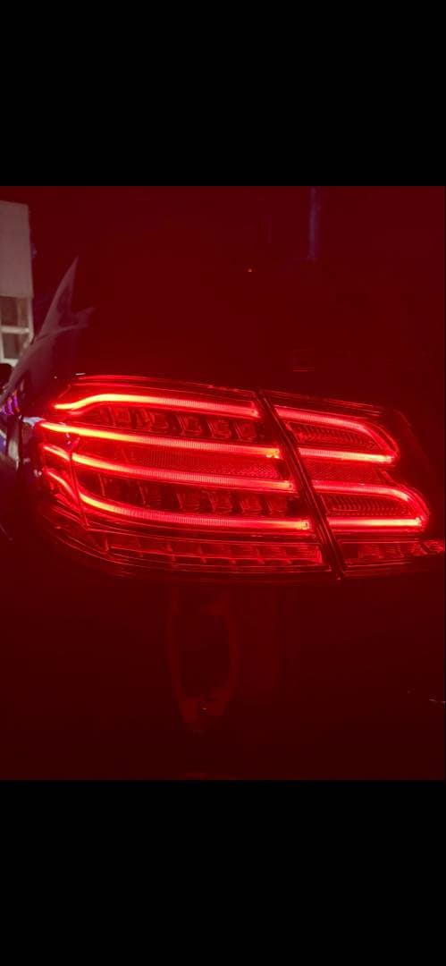 メルセデスベンツEクラスセダン W212後 期テールレンズ 左　不点灯対策済み