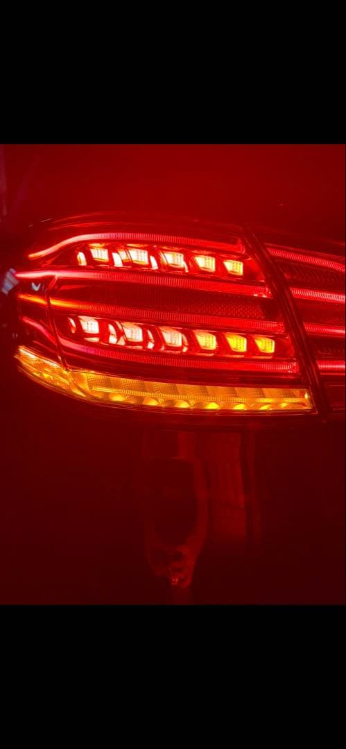 メルセデスベンツEクラスセダン W212後 期テールレンズ 左　不点灯対策済み