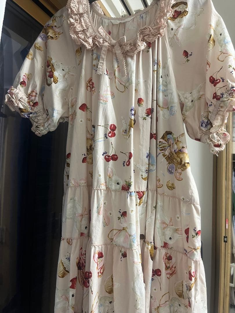 み*ん様 ピンクハウス　スイーツスプリングバニープリントミディワンピース