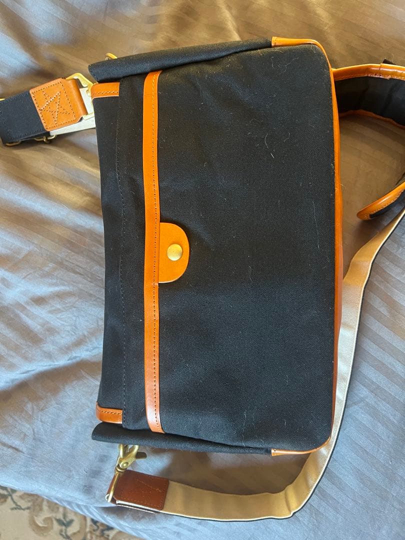 かわいい　snap snap snap ショルダーカメラバッグ 黒/オレンジ