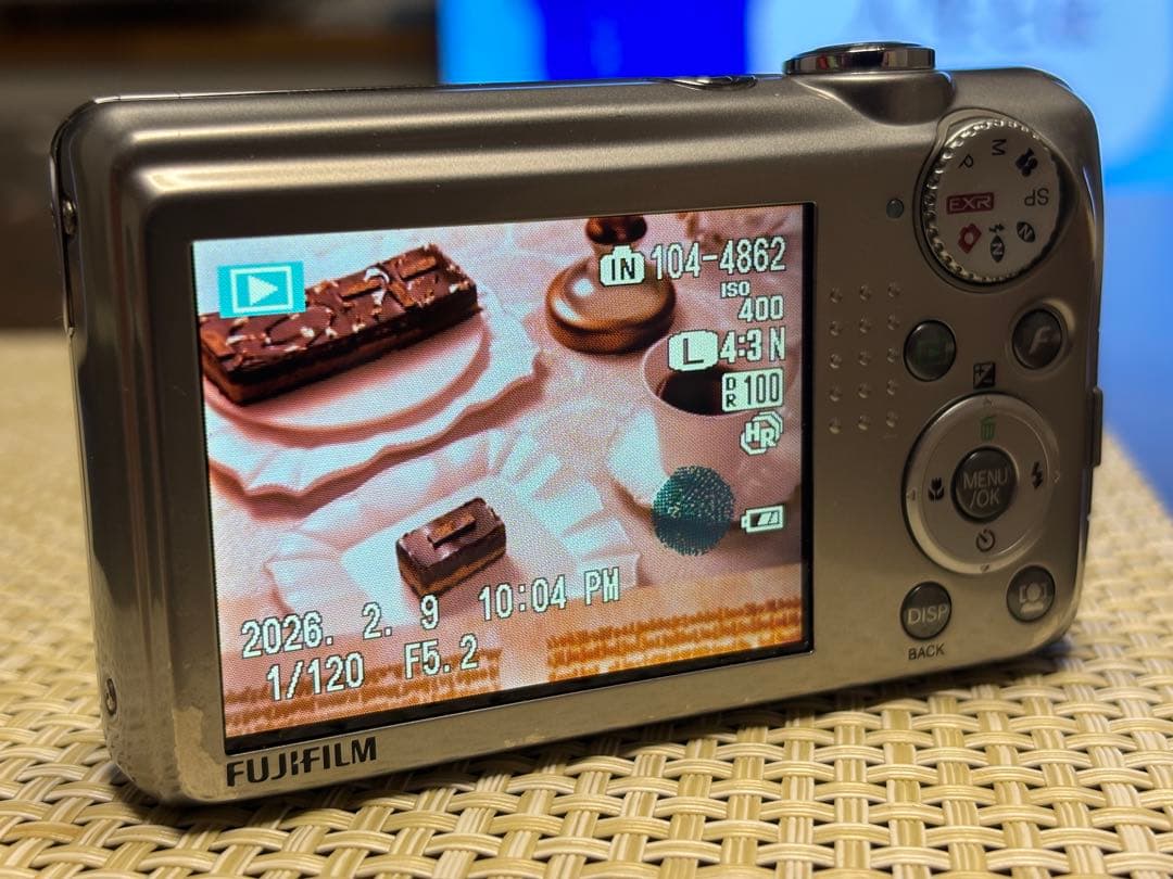 動作OK コンデジ FUJIFILM FINEPIX F70EXR 充電器付き
