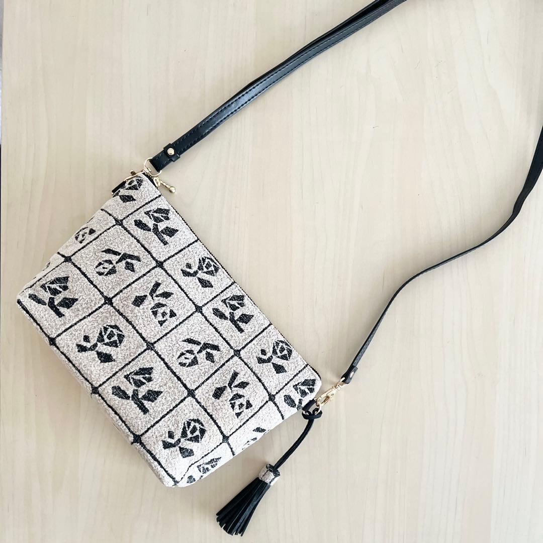 Lulu small beigeショルダーバッグMB509-163