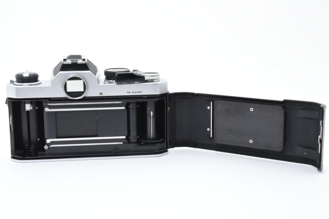 美品 NIKON FM シルバー フィルムカメラ　モルト新品交換済 H025