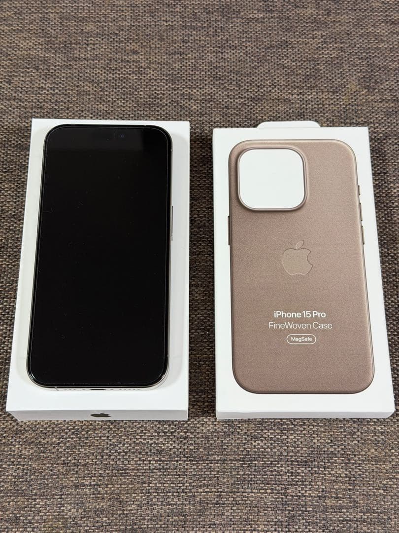 【極美品】iPhone15Pro 256GB SIMフリー 【純正ケース付】