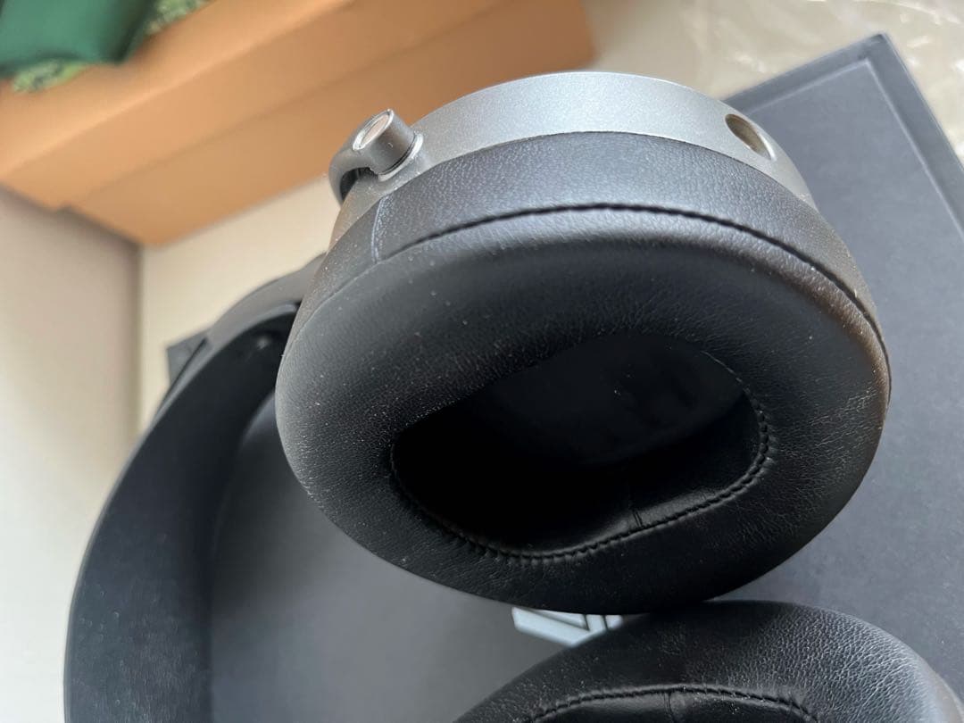 ヘッドホン Audeze MM-100