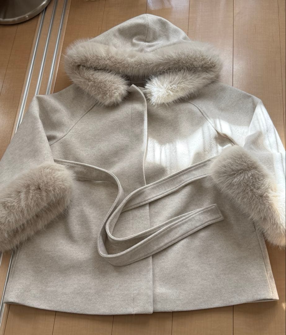 Chico ファー襟ケープコート　アイボリー