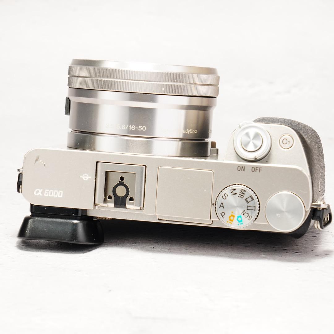 SONY α6000 パワーズームレンズキット シルバー カメラバッグ付 動作◎
