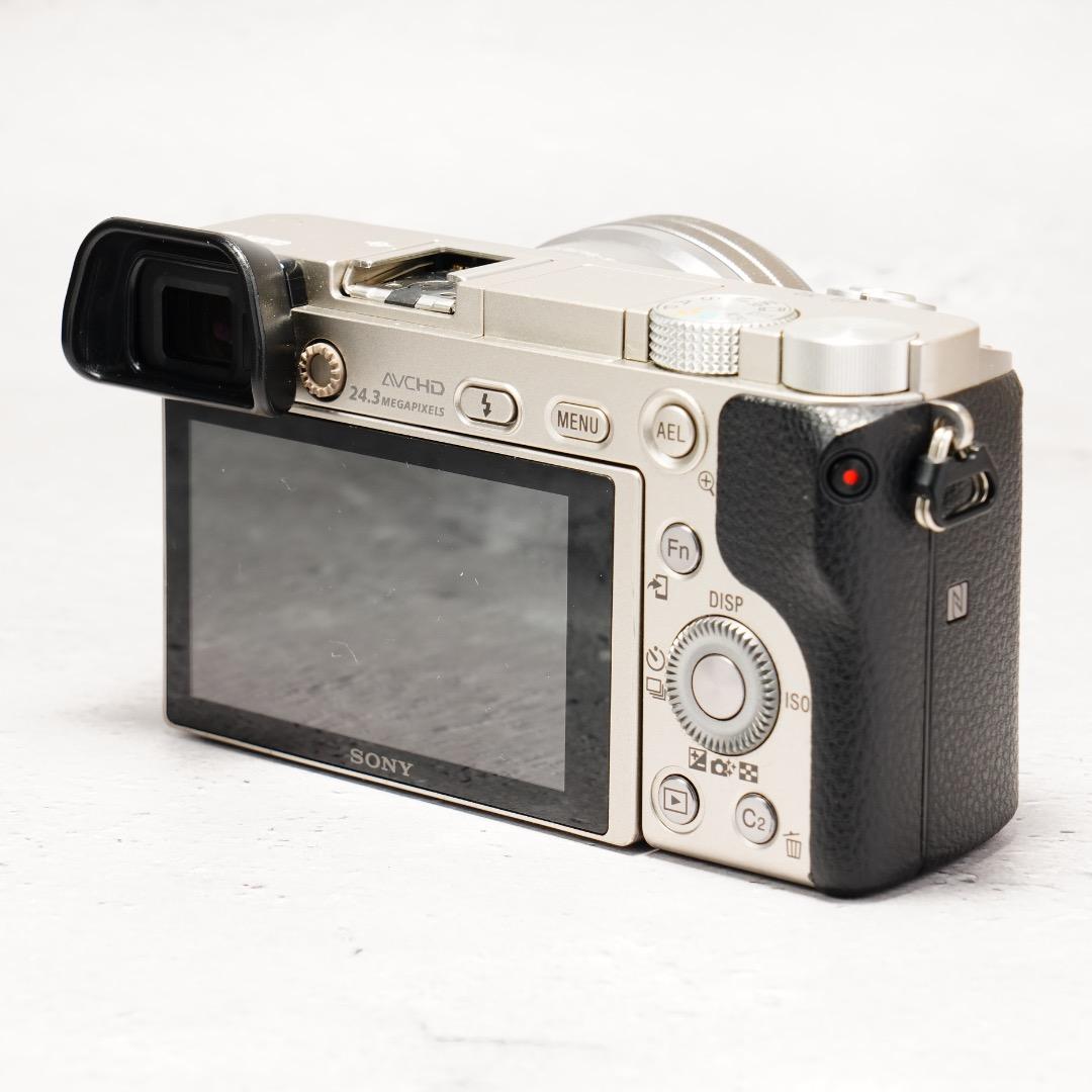 SONY α6000 パワーズームレンズキット シルバー カメラバッグ付 動作◎