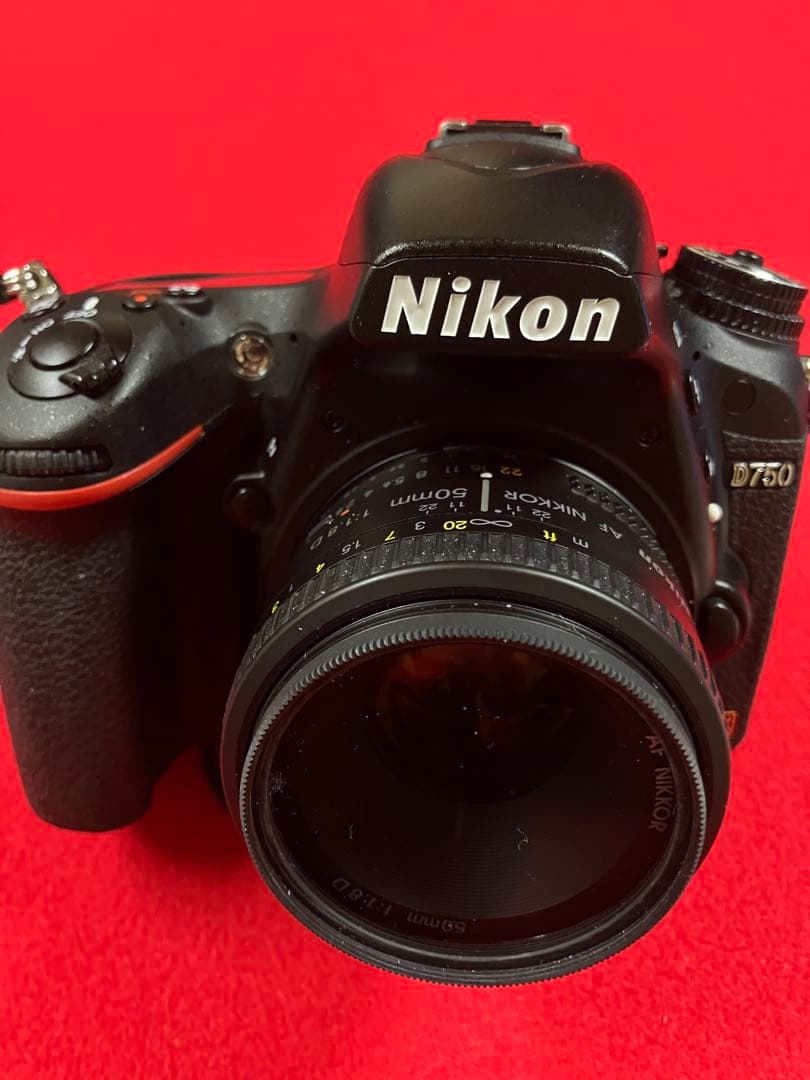 衝撃大特価！これが新品同様 Ｄ750 Ｓ数11700回 50mm1.8付き