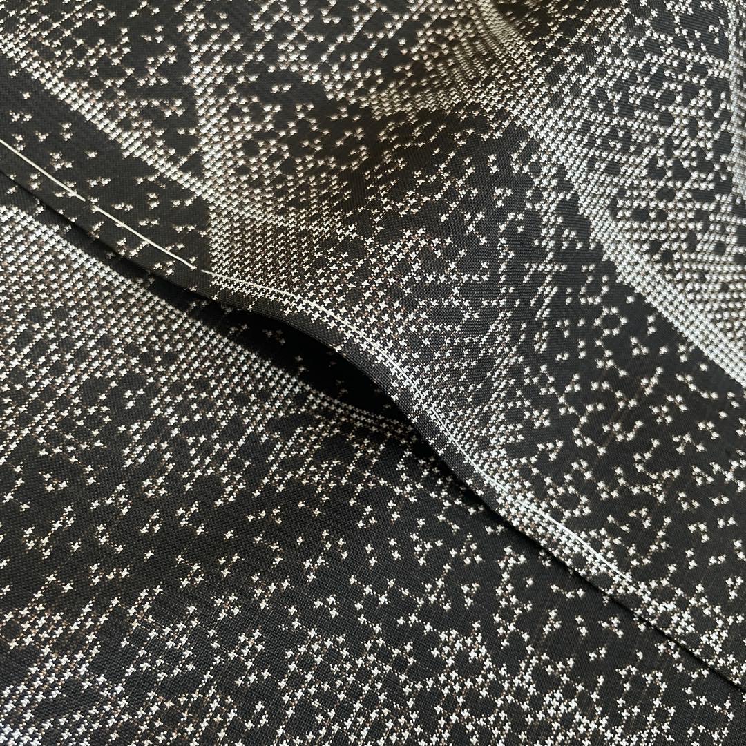 本場大島紬　純泥染　モダンな織柄