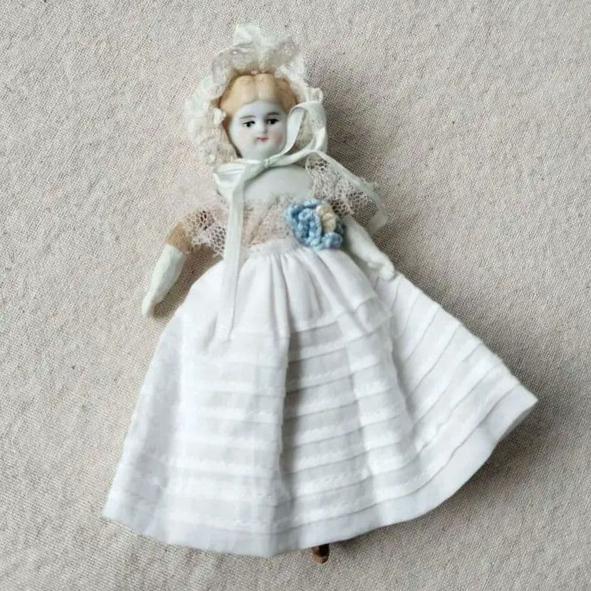 チャイナベッドドール　ビスクドール