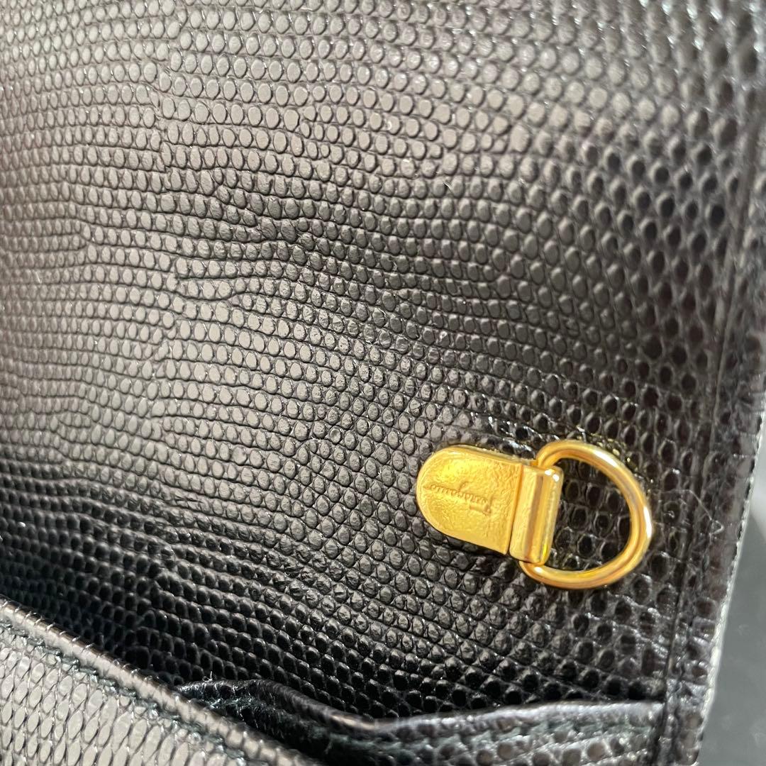 フェラガモ　ヴァラ　ミニバッグ　チェーン付き