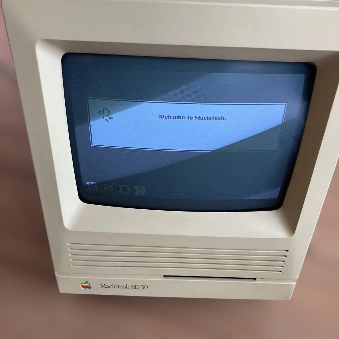 Apple Macintosh SE/30 本体とマウス