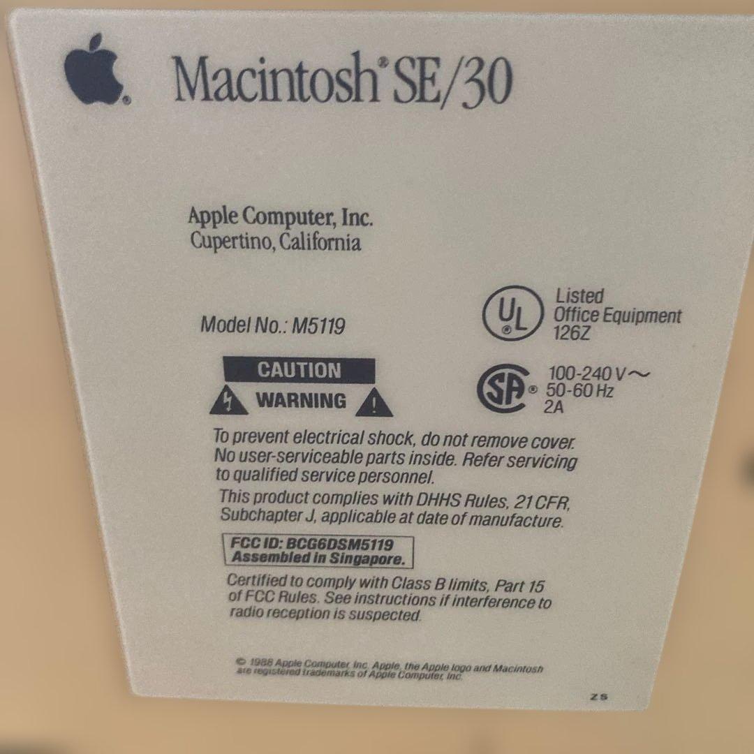 Apple Macintosh SE/30 本体とマウス