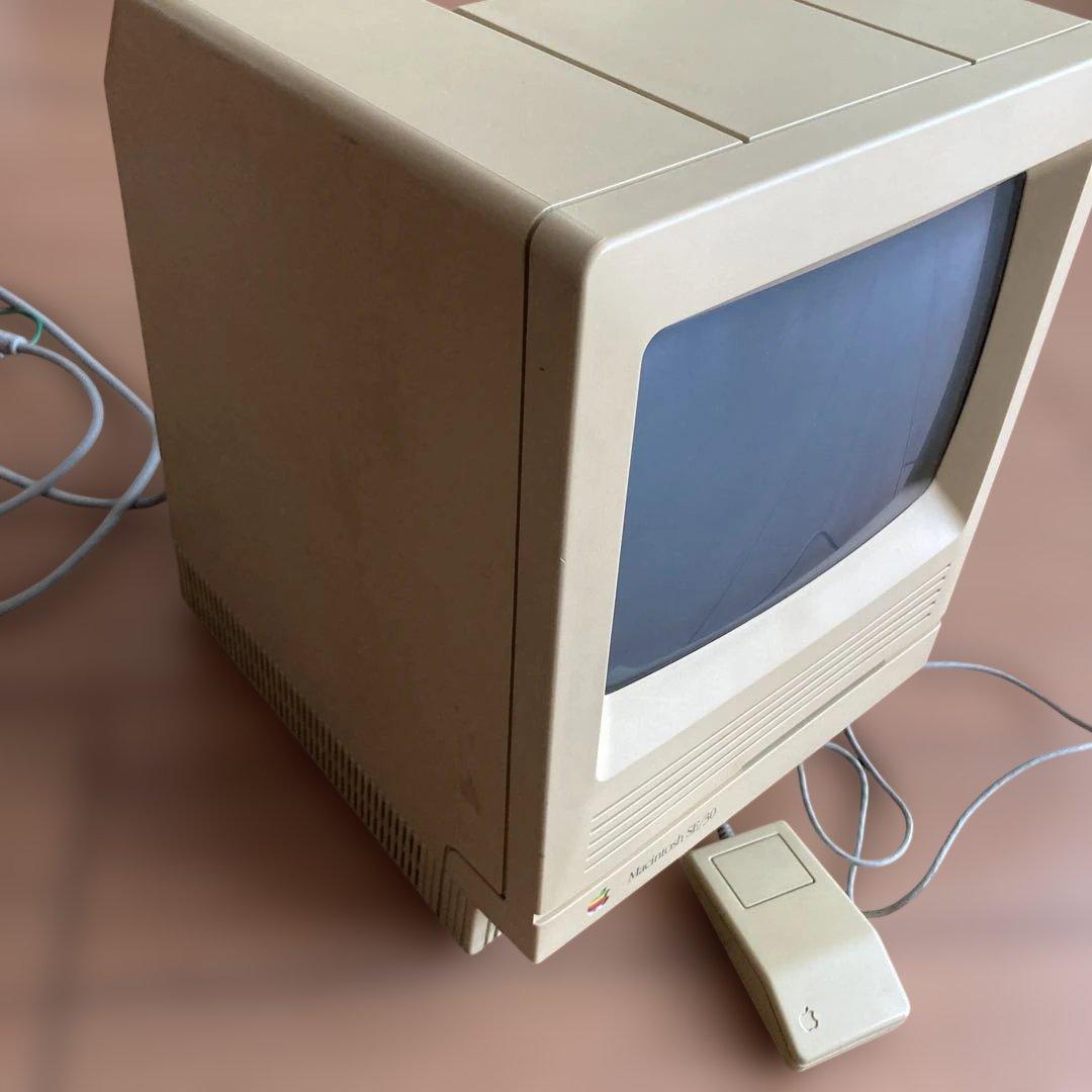 Apple Macintosh SE/30 本体とマウス