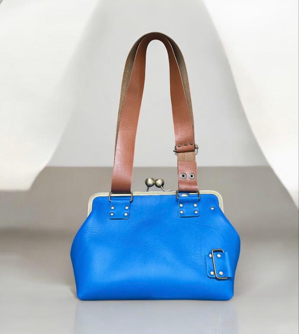 レザー ボディバッグにカスタマイズできるコロンとしたショルダー