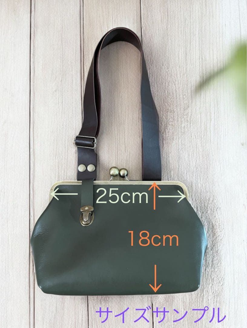 レザー ボディバッグにカスタマイズできるコロンとしたショルダー