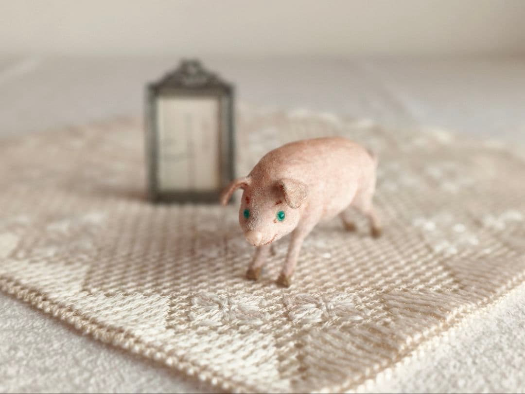 【まーちゃんさま】vintage figure ୨୧ * グリーンの瞳のブタさん