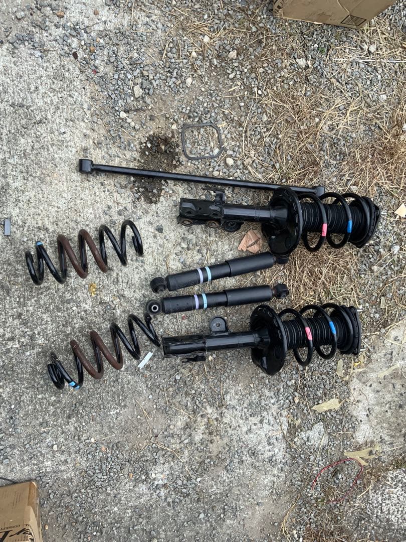 TOYOTAハリアー60系サスペンションキット　 6 A 21 TOKICO